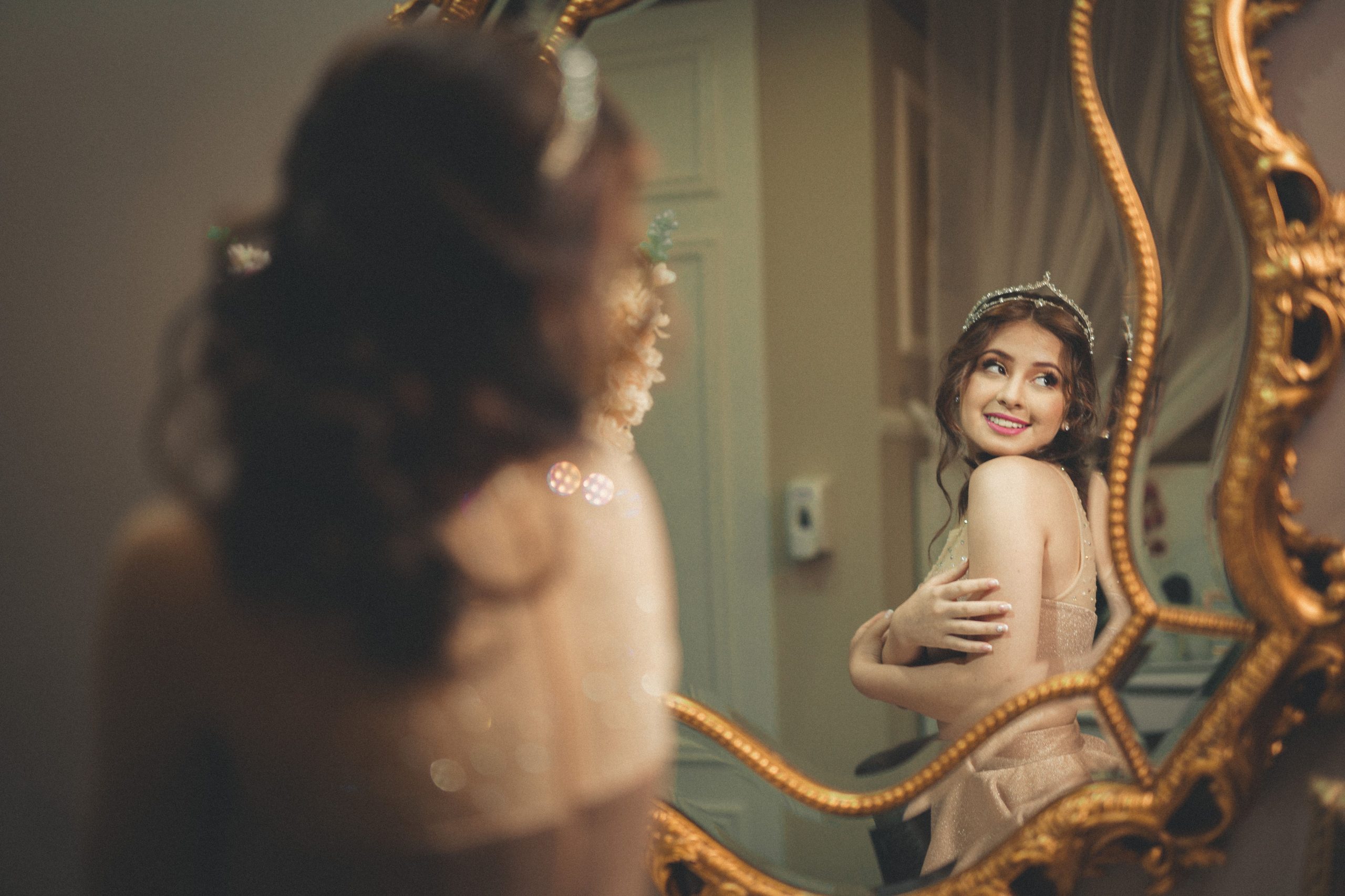 AI mirror helping you build the perfect magic outfit for an evening out